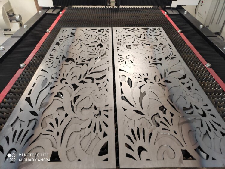 تولید و فروش ورق طرح دار فلزی در دایان صنعت